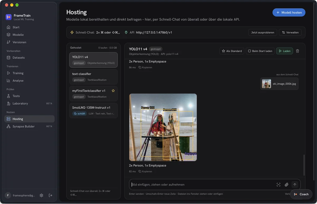 FrameTrain Hosting: ein YOLO11-Modell erkennt zwei Personen auf einem Foto